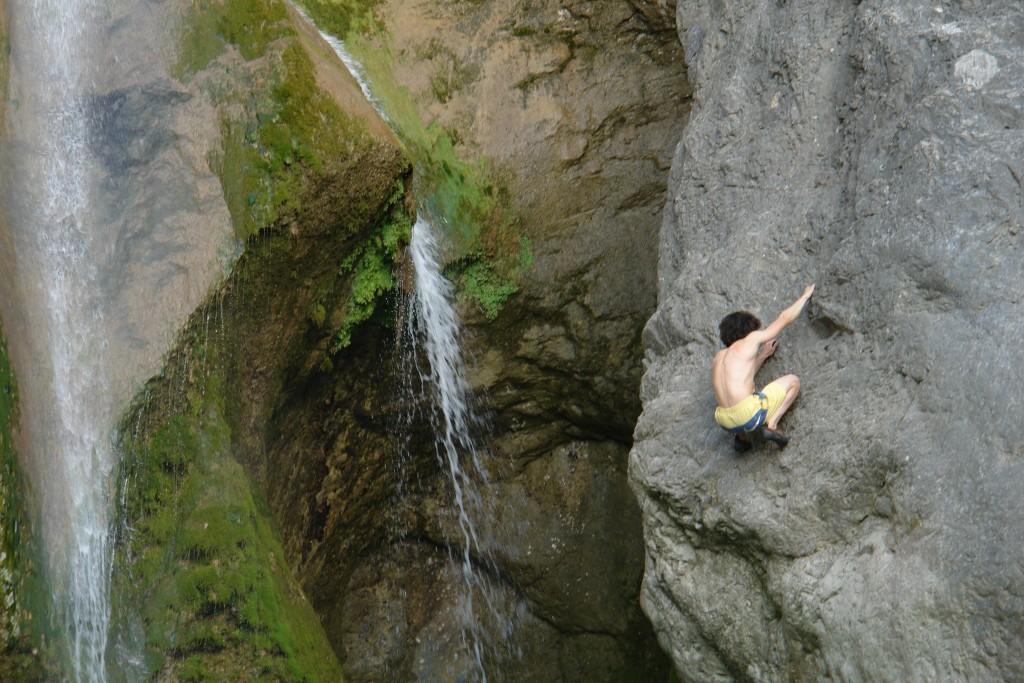 The Thrill of Free Climbing and Free Soloing Adventure Herald